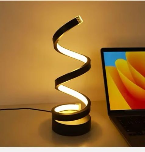 מנורת שולחן מסולסלת בעיצוב מודרני